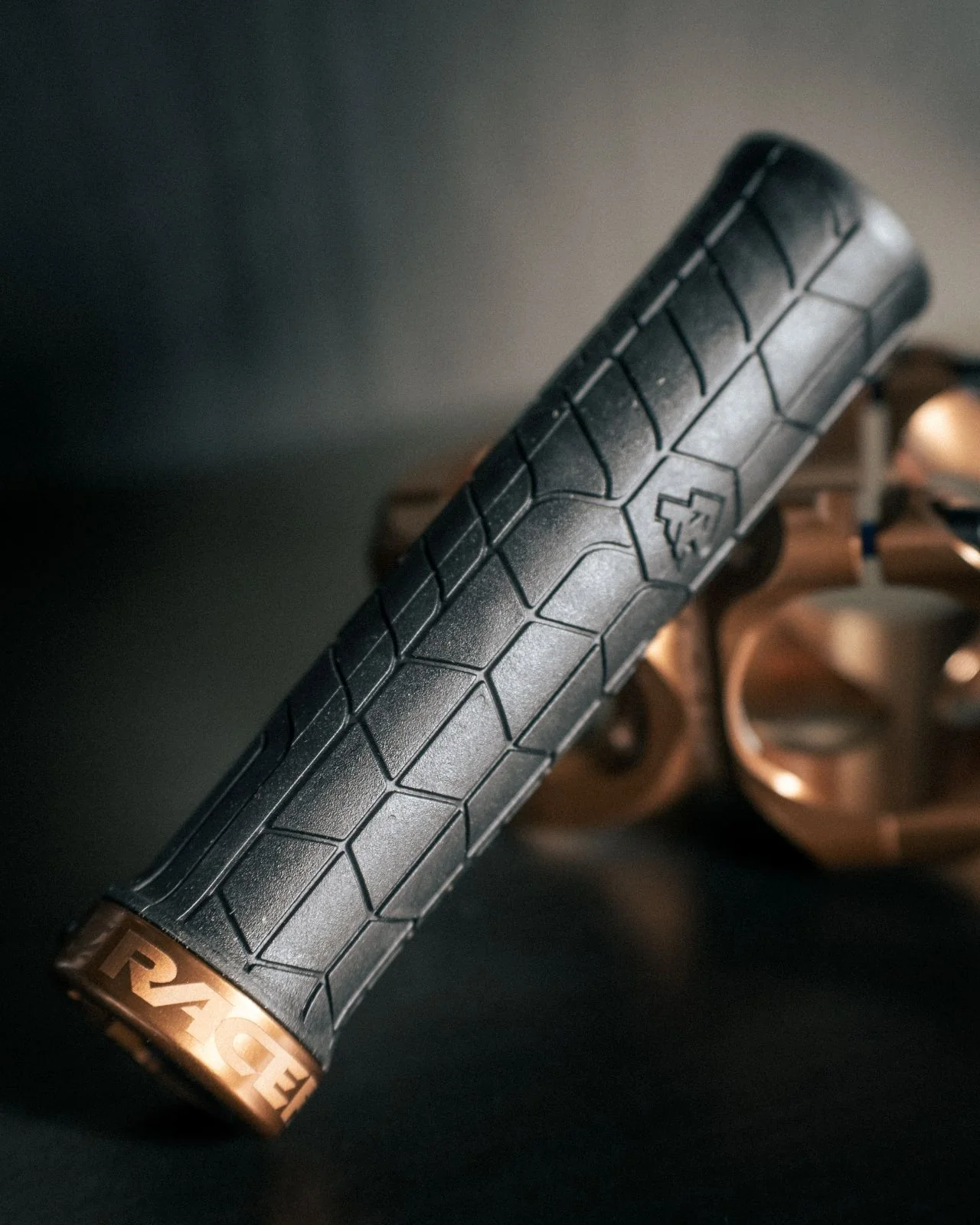 Grips RACE FACE GETTA Lock-On 135mm Noir/Bronze KashMoney - Image 3