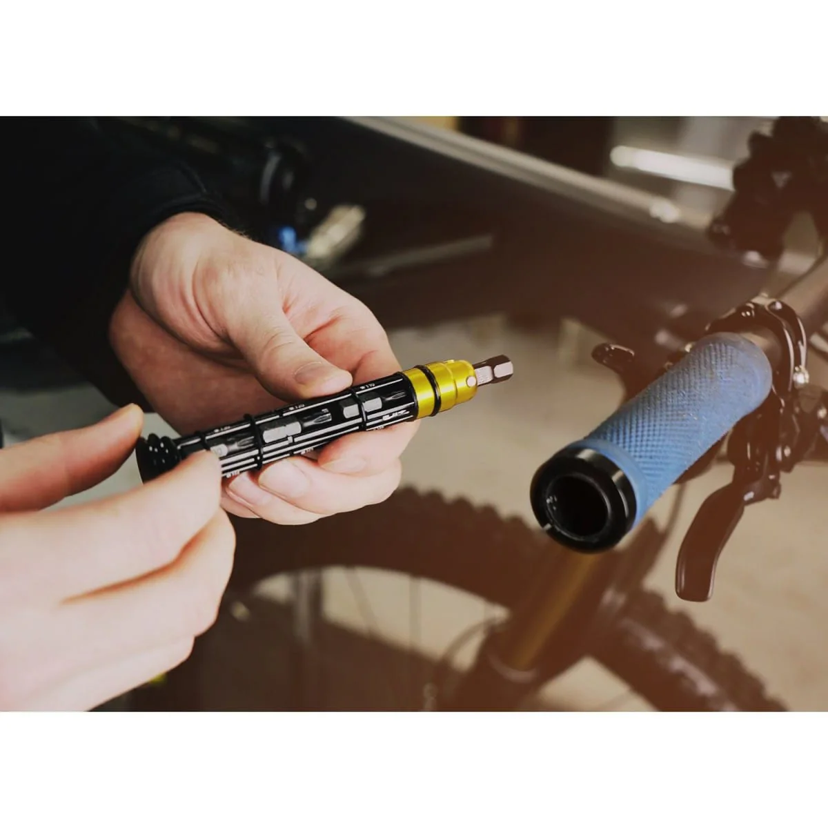 Multi-Outils Intégré Cintre LEZYNE M (11 Outils) - Image 4