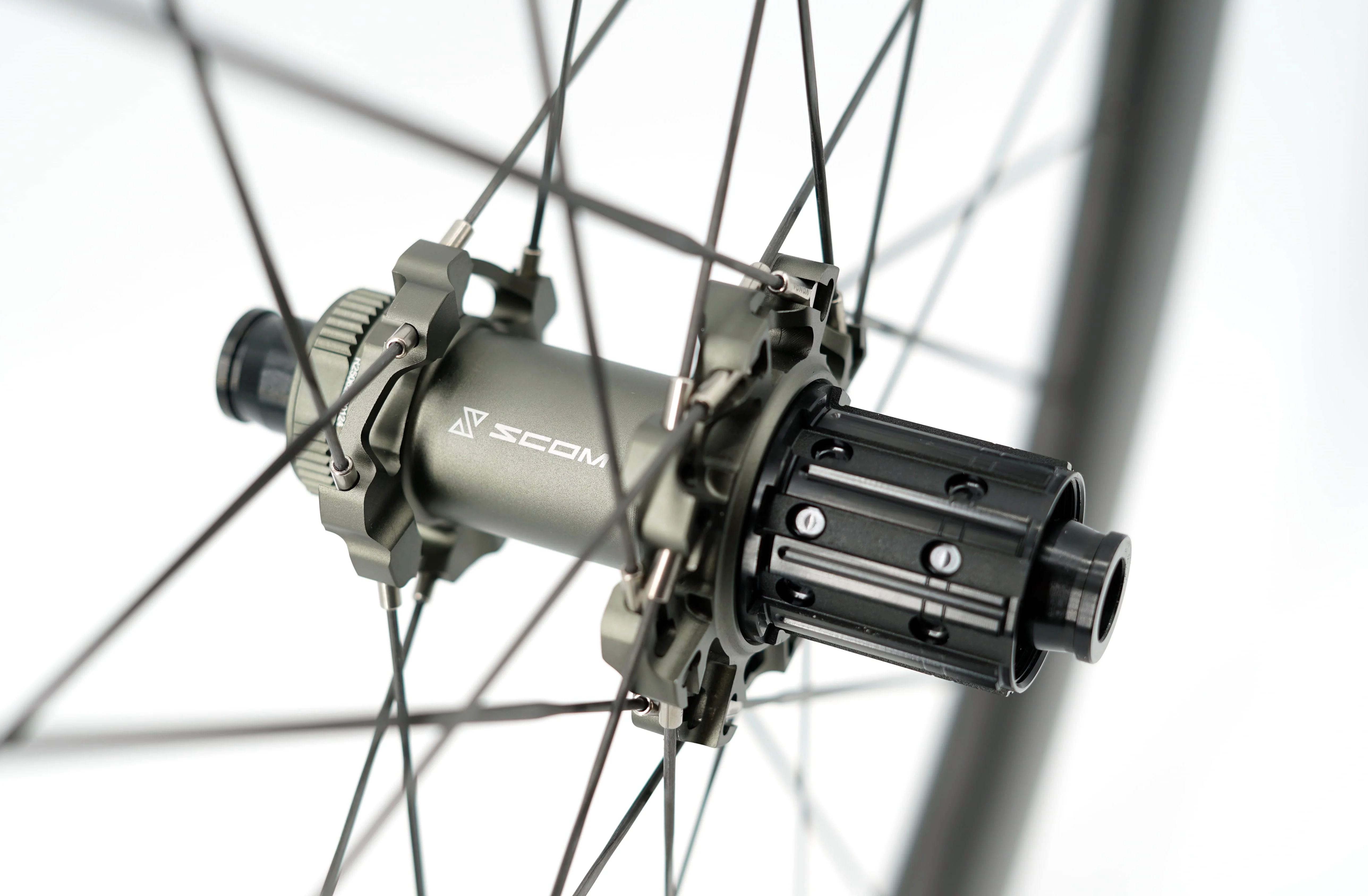 Paire de Roues SCOM ULTRA 62+ Tubeless Ready (Center Lock) - Image 11