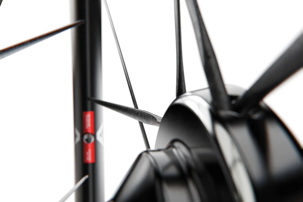 Roue Avant DT SWISS ARC 1100 DICUT 38 DISC Tubeless Ready (Center Lock) - Image 3